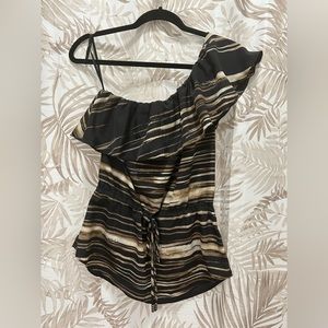 New York & Company one shoulder-sleeve style shirt